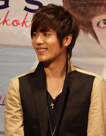 KIM-KYU-JONG12