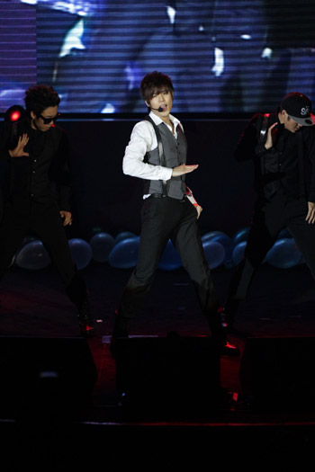 KIM-KYU-JONG25