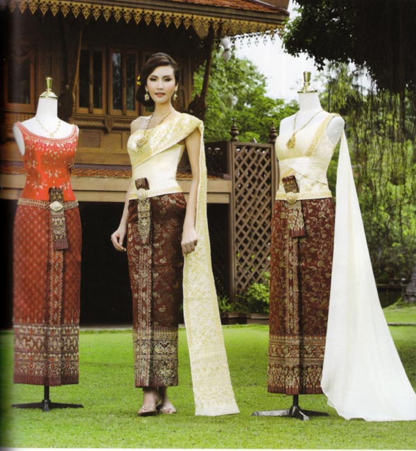 ชุดไทยแต่งงาน หลากหลายแบบ ในสไตล์เรียบ ๆ 