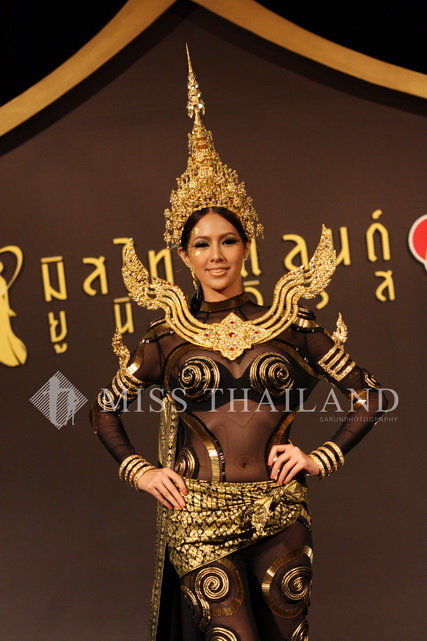 ชุดประจำชาติ 2011