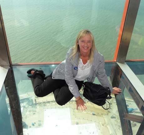 ใจไม่ถึงอย่ามองต่ำ ชมวิวสูงจาก Blackpool Tower ที่อังกฤษ