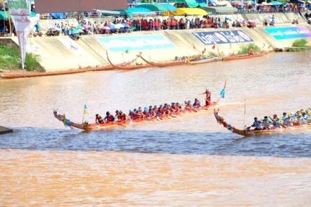 งานประเพณีแข่งเรือจังหวัดน่าน