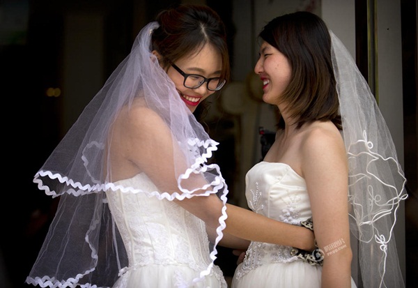 เลสเบี้ยนหมวยจีนจูงมือกันวิวาห์ เลสเบี้ยนหมวยจีนจูงมือกันวิวาห์