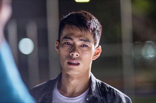 สารัช อยู่เย็น ตีบทแตกกระจุย ใน MV เชือกวิเศษ ของ ลาบานูน สารัช อยู่เย็น ตีบทแตกกระจุย ใน MV เชือกวิเศษ ของ ลาบานูน