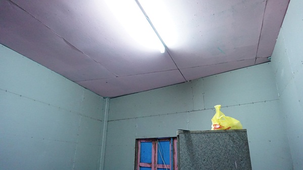 รีโนเวทห้องนอนไม้เก่า ๆ สู่ห้องนอนสีขาวสไตล์เจ้าหญิง รีโนเวทห้องนอนไม้เก่า ๆ สู่ห้องนอนสีขาวสไตล์เจ้าหญิง