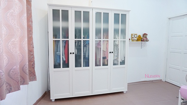 รีโนเวทห้องนอนไม้เก่า ๆ สู่ห้องนอนสีขาวสไตล์เจ้าหญิง รีโนเวทห้องนอนไม้เก่า ๆ สู่ห้องนอนสีขาวสไตล์เจ้าหญิง