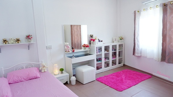 รีโนเวทห้องนอนไม้เก่า ๆ สู่ห้องนอนสีขาวสไตล์เจ้าหญิง รีโนเวทห้องนอนไม้เก่า ๆ สู่ห้องนอนสีขาวสไตล์เจ้าหญิง