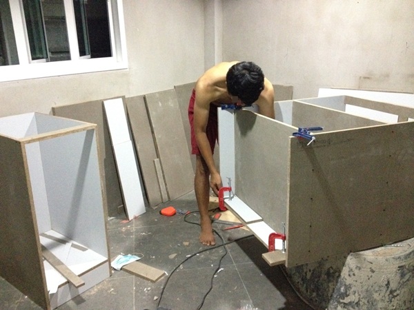 ต่อเติมห้องครัวข้างบ้านโครงสร้างปูน แต่งด้วยเคาน์เตอร์ครัวทำเอง ต่อเติมห้องครัวข้างบ้านโครงสร้างปูน แต่งด้วยเคาน์เตอร์ครัวทำเอง