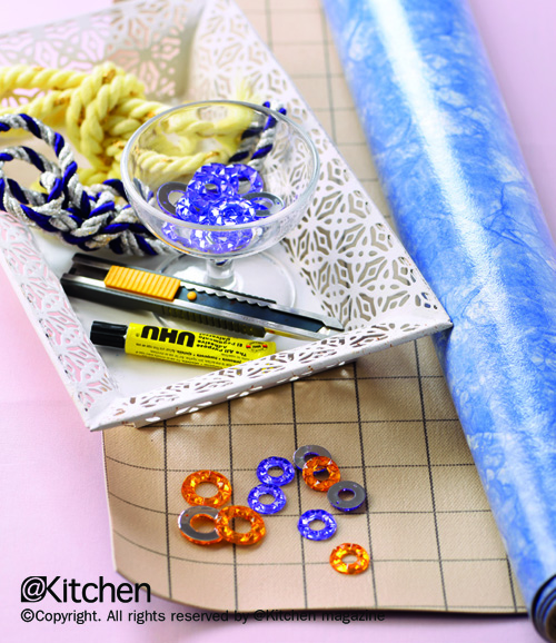 DIY กระเป๋าปักดอกไม้ เพิ่มความสดใสให้โต๊ะทำงาน DIY กระเป๋าปักดอกไม้ เพิ่มความสดใสให้โต๊ะทำงาน