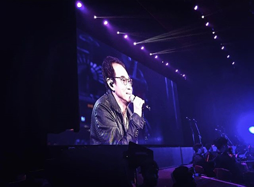 ตูน บอดี้สแลม ก้มกราบ เอก ธเนศ กลางเวทีคอนเสิร์ต ตูน บอดี้สแลม ก้มกราบ เอก ธเนศ กลางเวทีคอนเสิร์ต