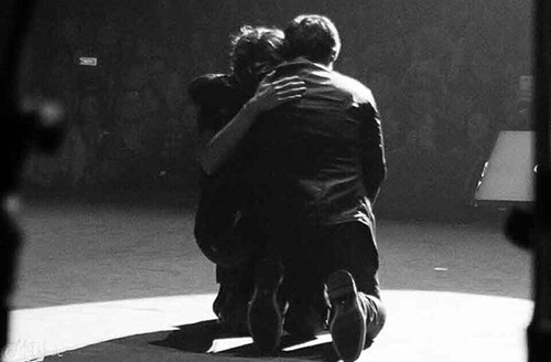 ตูน บอดี้สแลม ก้มกราบ เอก ธเนศ กลางเวทีคอนเสิร์ต ตูน บอดี้สแลม ก้มกราบ เอก ธเนศ กลางเวทีคอนเสิร์ต