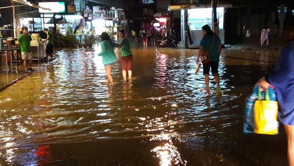 ประมวลภาพ-คลิปน้ำท่วมพัทยา ประมวลภาพ-คลิปน้ำท่วมพัทยา