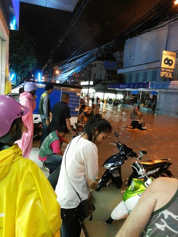 ประมวลภาพ-คลิปน้ำท่วมพัทยา ประมวลภาพ-คลิปน้ำท่วมพัทยา