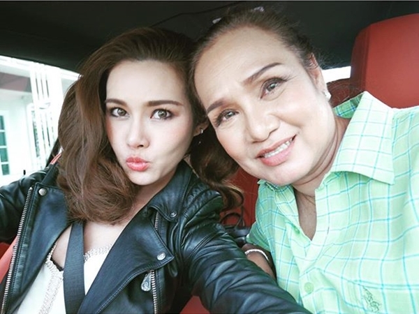 รถหรูดาราไทย รถหรูดาราไทย
