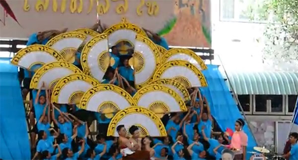เลิศเลอเพอร์เฟคท์ ! สแตนด์เชียร์คอนเซ็ปต์เลิกทาส โรงเรียนกัลยาณวัตร ครีเอทสุด ๆ เลิศเลอเพอร์เฟคท์ ! สแตนด์เชียร์คอนเซ็ปต์เลิกทาส โรงเรียนกัลยาณวัตร ครีเอทสุด ๆ