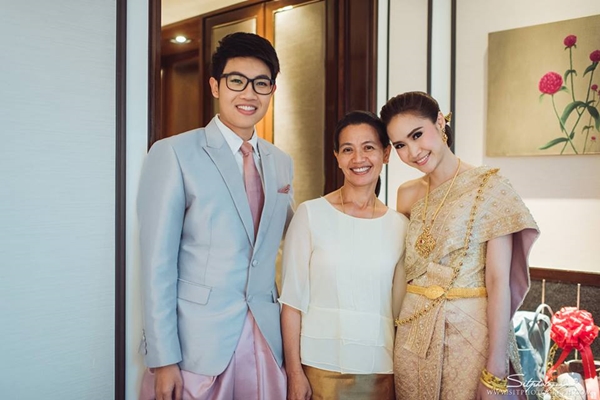 ชมภาพบรรยากาศ งานแต่งลูกสาว ปัญญา นิรันดร์กุล งดงามตามประเพณีไทย