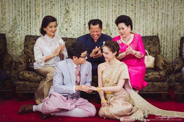 ชมภาพบรรยากาศ งานแต่งลูกสาว ปัญญา นิรันดร์กุล งดงามตามประเพณีไทย