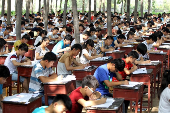 โรงเรียนจีนเปิดป่าทำห้องสอบใหญ่ยักษ์