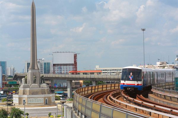 10 แหล่งที่เที่ยว ชิม ช้อป ตามเส้นทางรถไฟฟ้ามหานคร