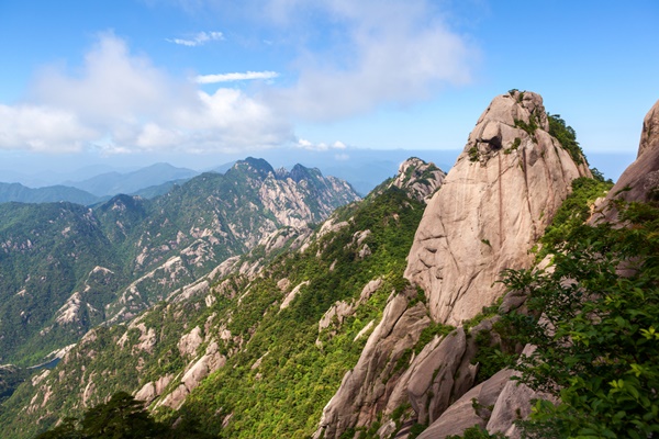 10 ภูเขาในเอเชีย ที่ต้องไปปีนป่ายปักธงสักครั้ง 10 ภูเขาในเอเชีย ที่ต้องไปปีนป่ายปักธงสักครั้ง