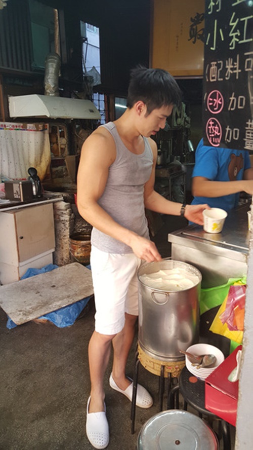 พ่อค้าขายน้ำเต้าหู้หล่อตี๋ พ่อค้าขายน้ำเต้าหู้หล่อตี๋