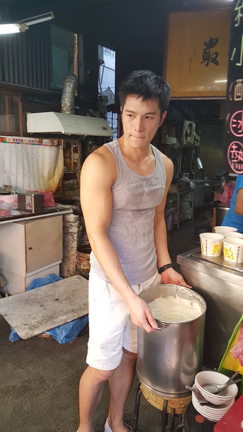 พ่อค้าขายน้ำเต้าหู้หล่อตี๋ พ่อค้าขายน้ำเต้าหู้หล่อตี๋