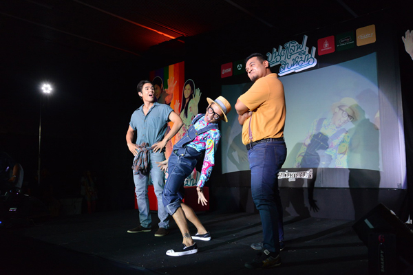นิว-แจ๊ส นำทีม มนต์เลิฟสิบหมื่น เปิดวิกหนังกลางแปลงสุดฮา นิว-แจ๊ส นำทีม มนต์เลิฟสิบหมื่น เปิดวิกหนังกลางแปลงสุดฮา