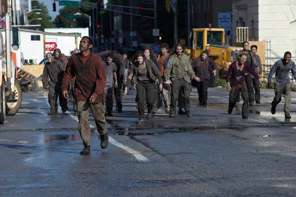 The Walking Dead Dead สร้างตอนพิเศษ เชื่อมต่อเรื่องราว Fear the Walking Dead