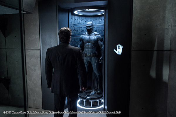 ซูเปอร์แมน กระชากหน้ากาก แบทแมน ในตัวอย่างใหม่ Batman v Superman