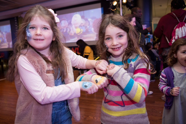 ผู้กำกับ สตีฟ มาร์ติโน่ ร่วมงาน The Peanuts Movie - London Special Screening เพื่อระดมทุนการกุศล