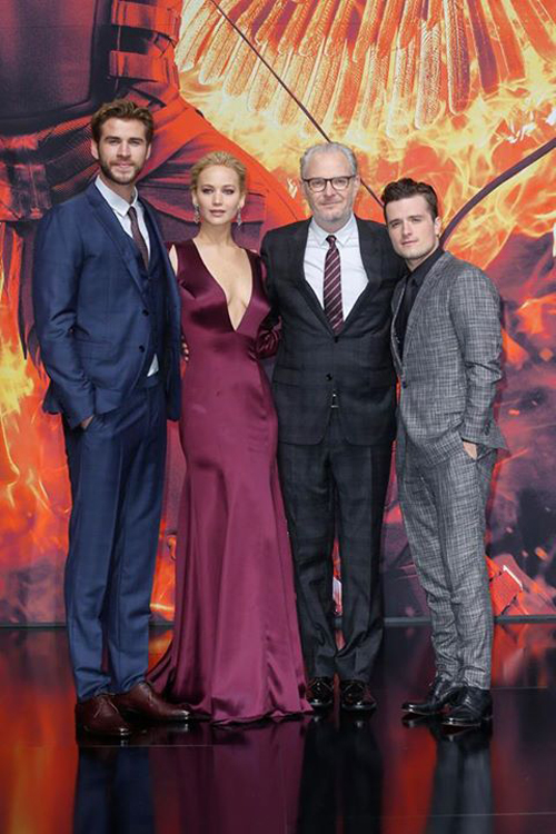 กว่าครึ่งหมื่น แฟน ๆ Mockingjay Part 2 แห่ต้อนรับ ดารานักแสดงในงานเปิดตัวภาพยนตร์