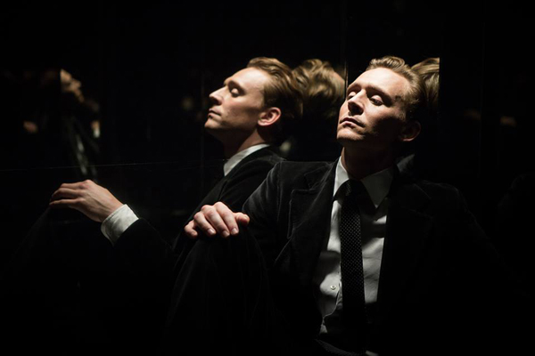 ทอม ฮิดเดิลสตัน ประชัน ลุค อีแวนส์ ใน ตัวอย่างแรก High-Rise 