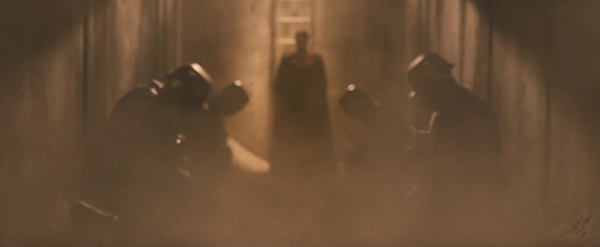 ซูเปอร์แมน กระชากหน้ากาก แบทแมน ในตัวอย่างใหม่ Batman v Superman