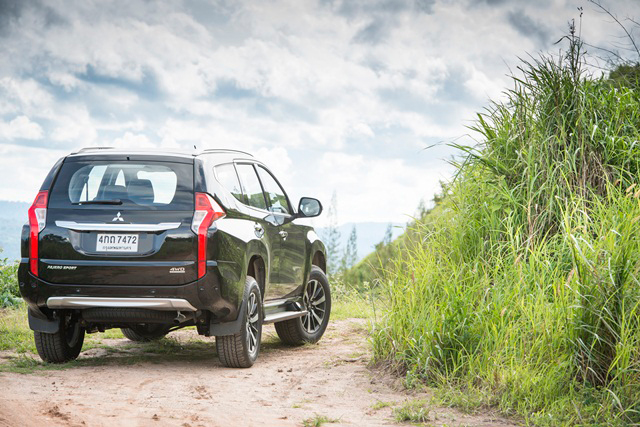 mitsubishi pajero 2015