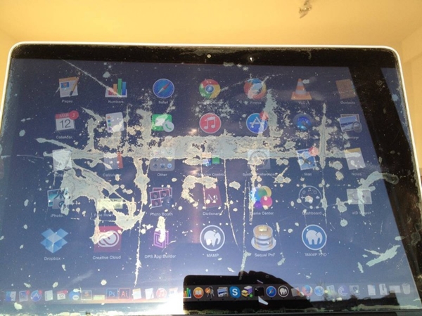 แอปเปิลเปิดให้เคลม MacBook Pro ที่มีปัญหาจอลอก แอปเปิลเปิดให้เคลม MacBook Pro ที่มีปัญหาจอลอก
