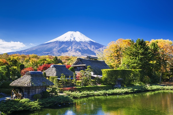 หมู่บ้านใกล้กับภูเขาไฟฟูจิ, ญี่ปุ่น