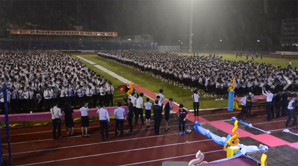 ดราม่า ! ภาพเฟรชชี่ บูมกลางสายฝน ดราม่า ! ภาพเฟรชชี่ บูมกลางสายฝน