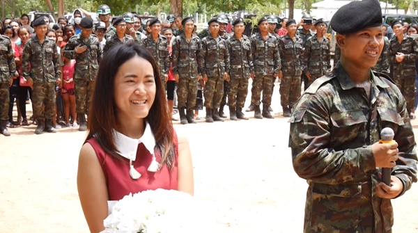 ทหารเกณฑ์ขอแฟนสาวแต่งงาน ทหารเกณฑ์ขอแฟนสาวแต่งงาน