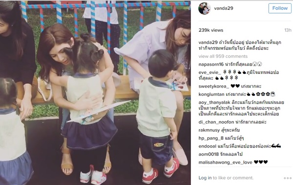น้องมะลิ เดินดุกดิก ๆ มอบการ์ดวันแม่ให้ แม่โบว์ น้องมะลิ เดินดุกดิก ๆ มอบการ์ดวันแม่ให้ แม่โบว์