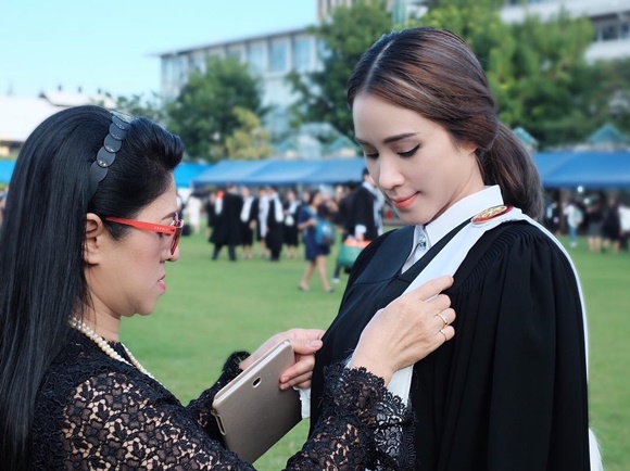 ฟาง พิชญา ฟาง พิชญา