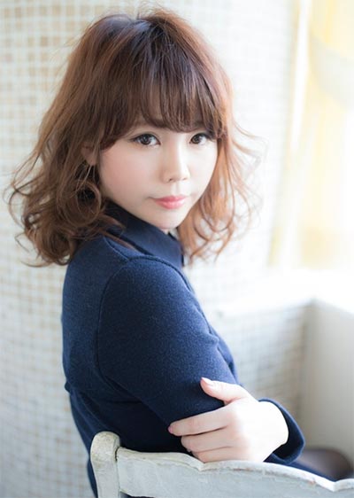 ผมลอนประบ่า ผมลอนประบ่า