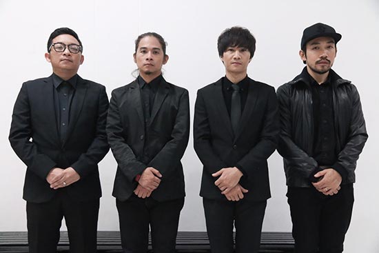 เสด็จประทับอยู่ เสด็จประทับอยู่