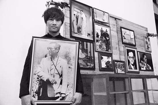 เสด็จประทับอยู่ เสด็จประทับอยู่