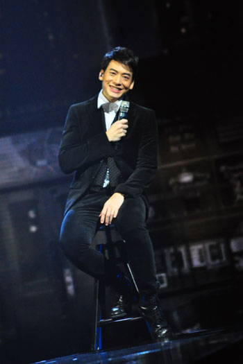 บี้ สุกฤษฎิ์ Love 10 ปีไม่มีหยุด บี้ สุกฤษฎิ์ Love 10 ปีไม่มีหยุด