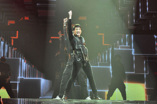 บี้ สุกฤษฎิ์ Love 10 ปีไม่มีหยุด บี้ สุกฤษฎิ์ Love 10 ปีไม่มีหยุด