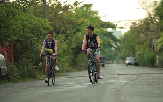 เดียร์ The Mazz MV เพลง เลี้ยงง่ายง่ายผู้ชายโง่โง่ เดียร์ The Mazz MV เพลง เลี้ยงง่ายง่ายผู้ชายโง่โง่