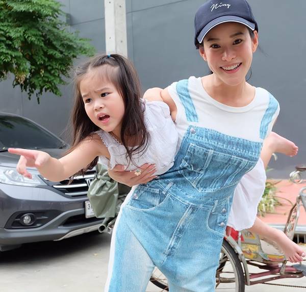 น้องนิริน ลูกหนิง น้องนิริน ลูกหนิง