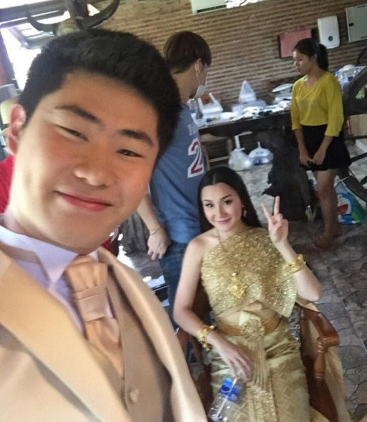 เอ็ม บุษราคัม ควงกอล์ฟ ลองสวมชุดแต่งงาน งดงามดั่งเจ้าหญิง เอ็ม บุษราคัม ควงกอล์ฟ ลองสวมชุดแต่งงาน งดงามดั่งเจ้าหญิง
