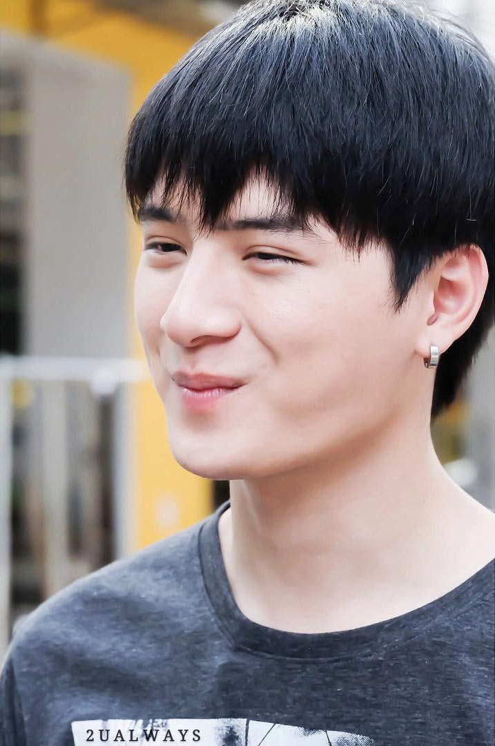 คริส พีรวัส ประวัติ พี่ว้ากหน้าใส นักแสดง Sotus The Series คริส พีรวัส ประวัติ พี่ว้ากหน้าใส นักแสดง Sotus The Series