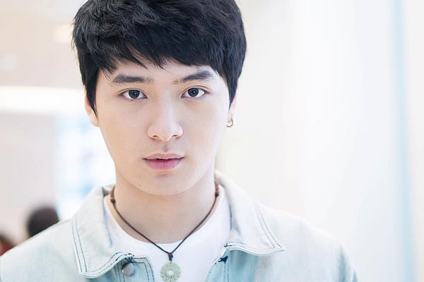 คริส พีรวัส ประวัติ พี่ว้ากหน้าใส นักแสดง Sotus The Series คริส พีรวัส ประวัติ พี่ว้ากหน้าใส นักแสดง Sotus The Series